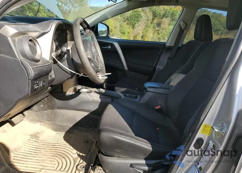 2015 Toyota Rav4 Xle z USA, uszkodzony, nr VIN 2T3RFREV1FW346951